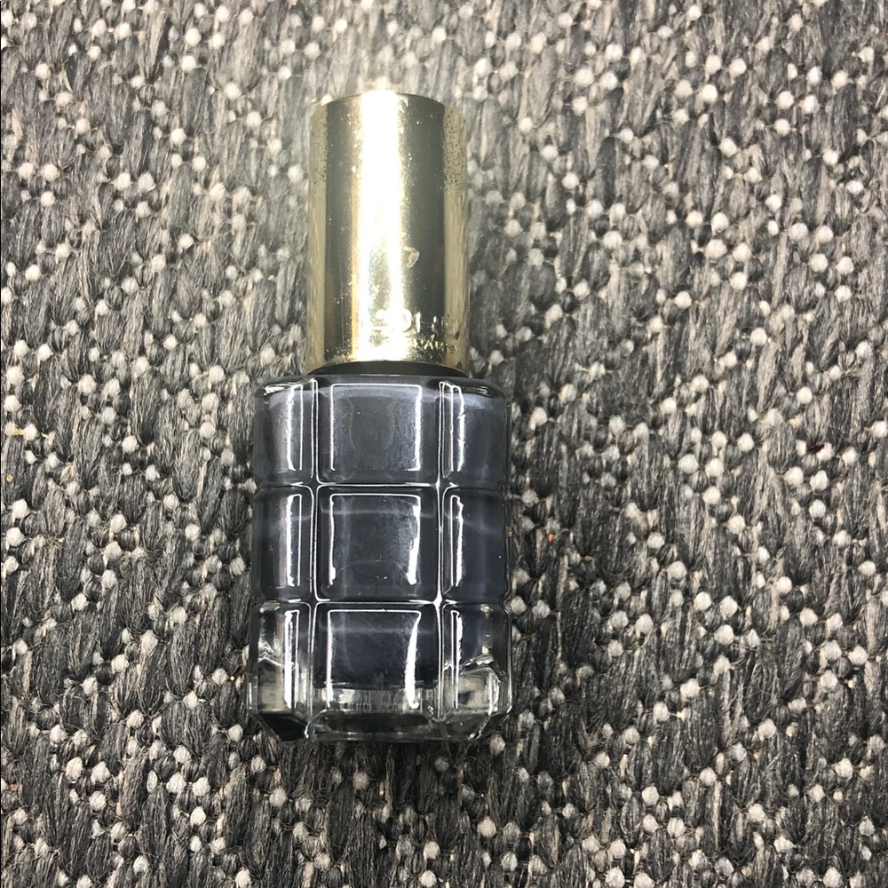 L’Oréal | 672 gris decadent
